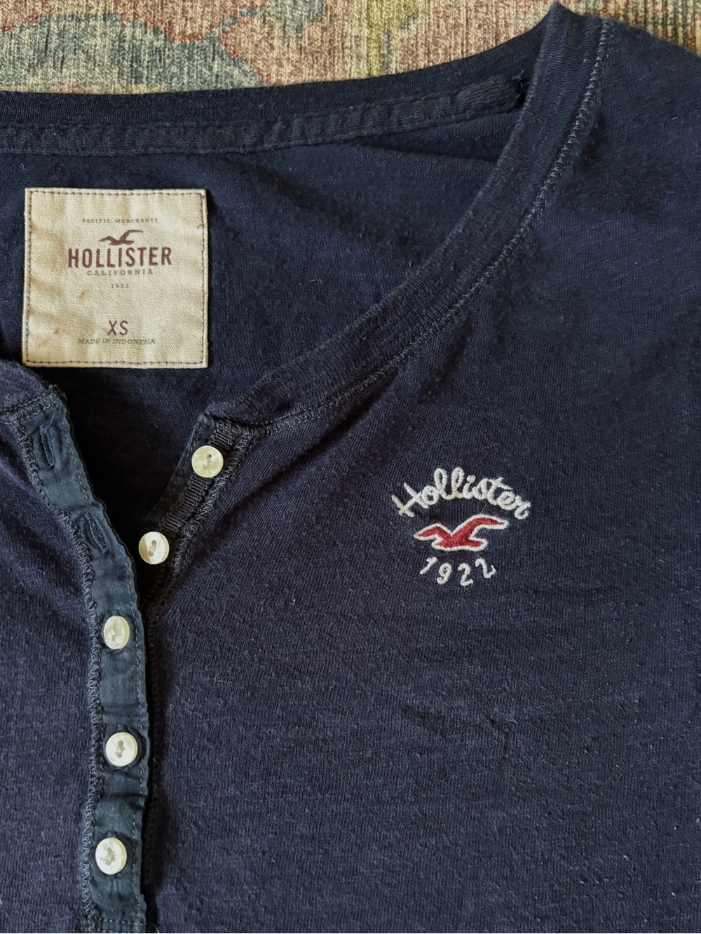 Vintage 2000s Hollister Navy Short-Sleeve Henley Tee - Picture 3 of 4